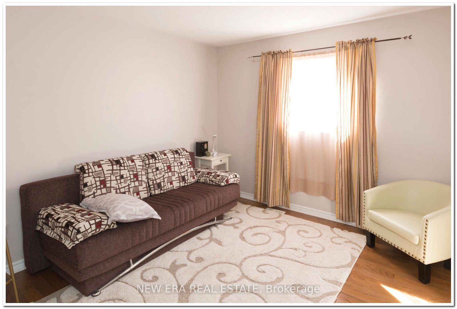 19 The Queensway Property Photo 18