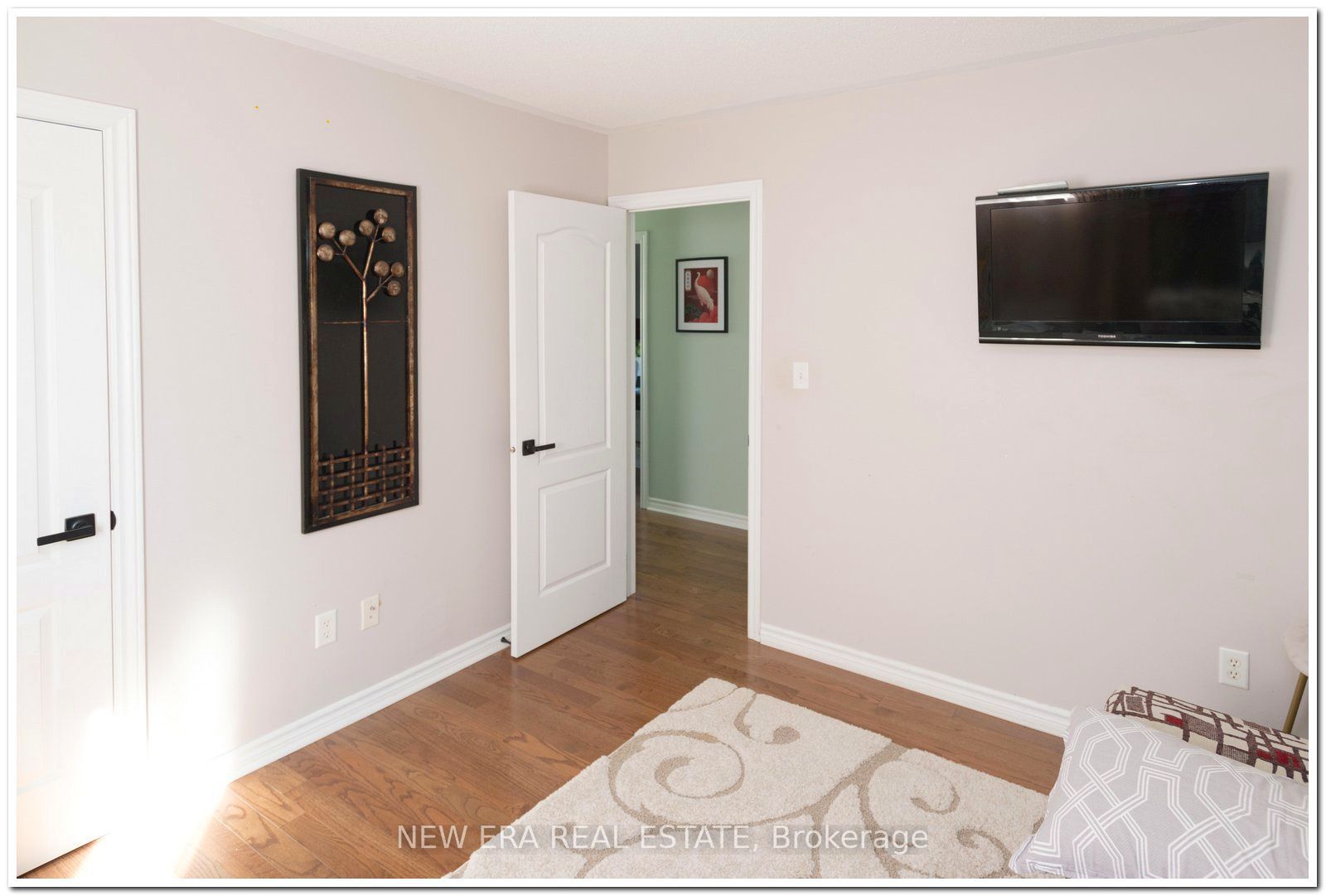19 The Queensway Property Photo 19