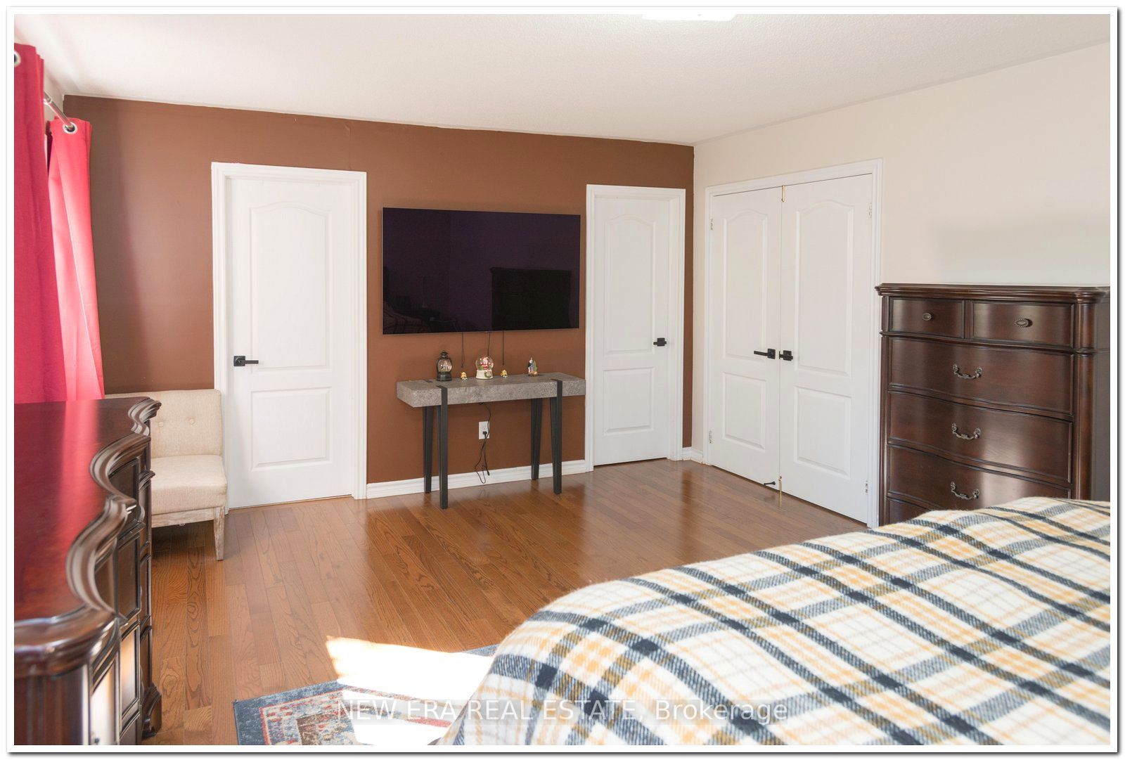 19 The Queensway Property Photo 21