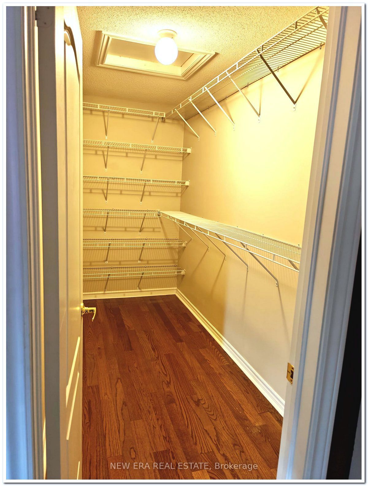 19 The Queensway Property Photo 22