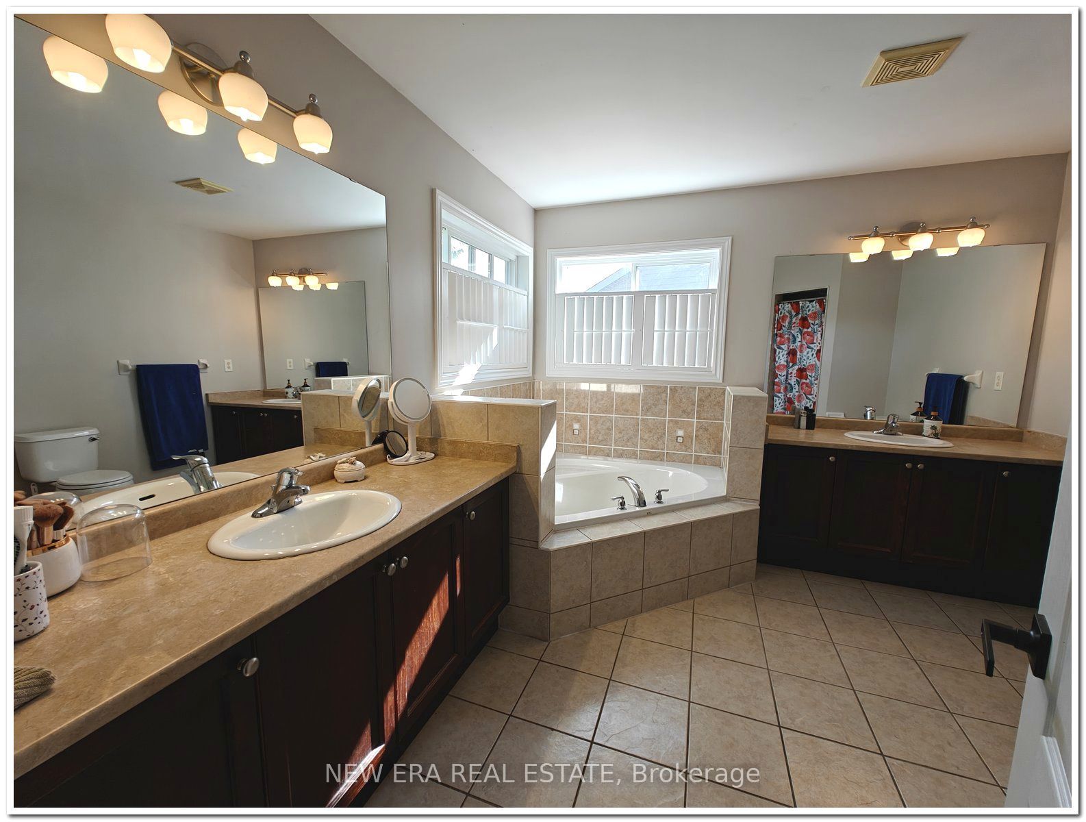 19 The Queensway Property Photo 23