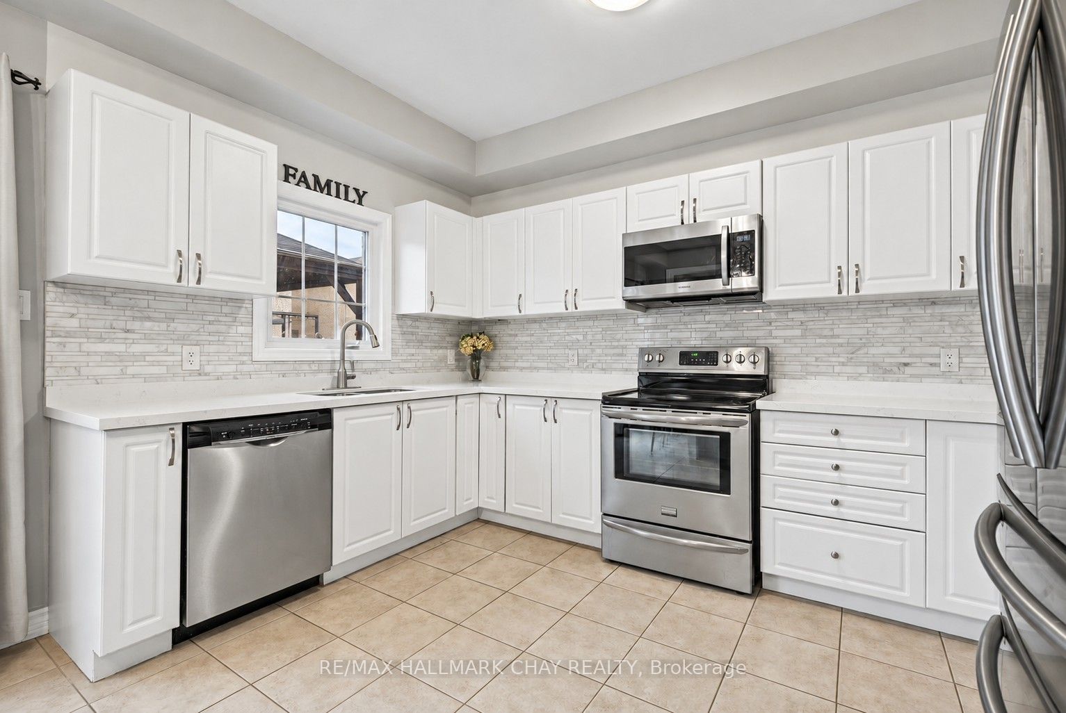 91 Monarchy Street Property Photo 7