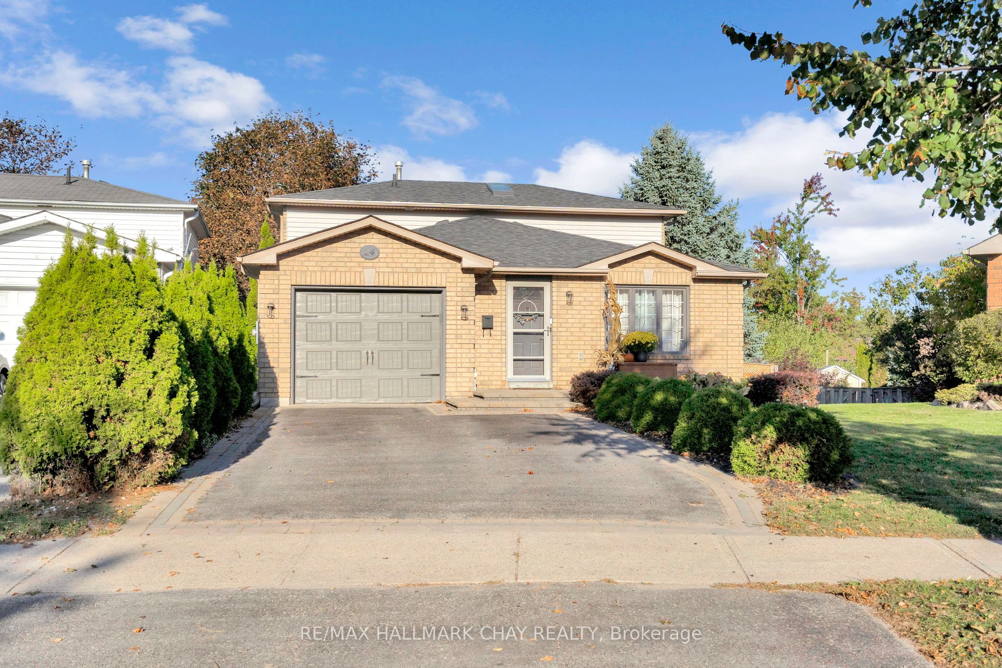 24 Rundle Crescent Property Photo 1