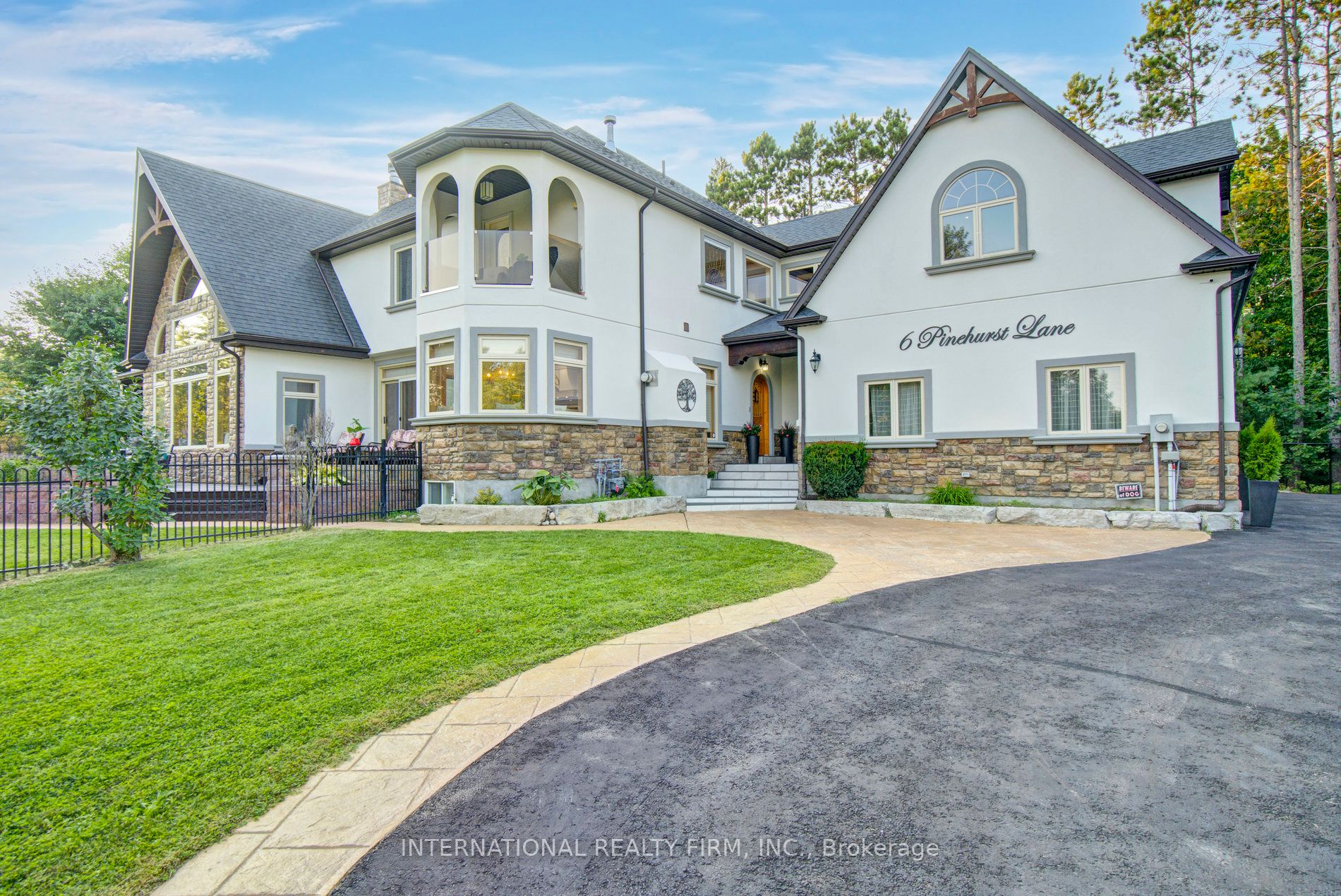 6 Pinehurst Lane Property Photo 2