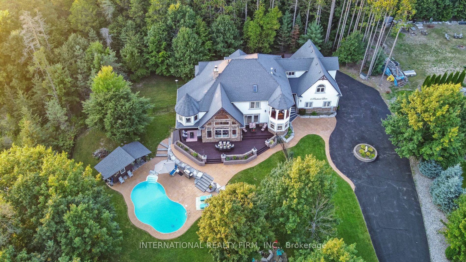 6 Pinehurst Lane Property Photo 4