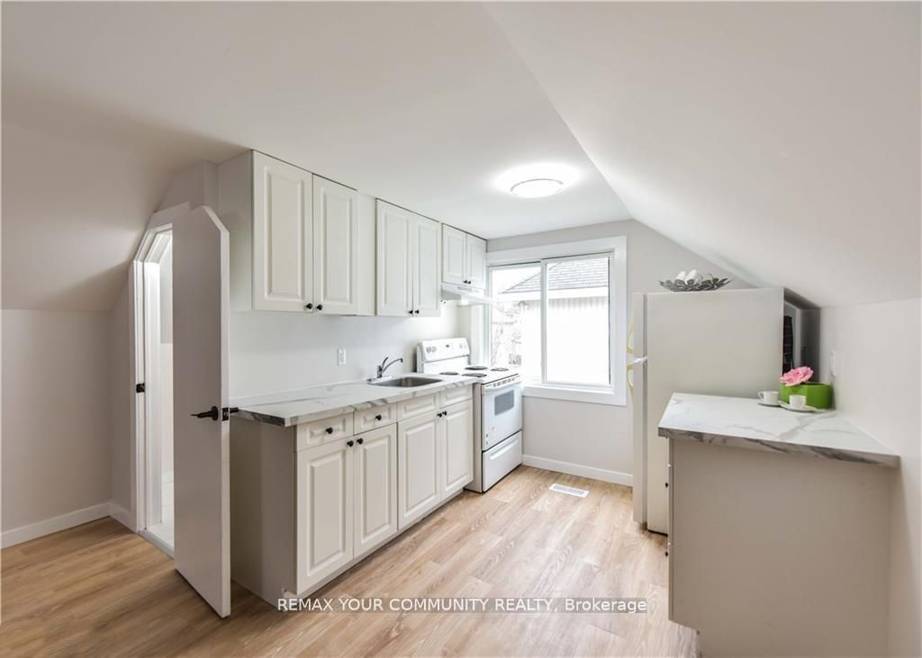 17 Champlain Street Upper Property Photo 3
