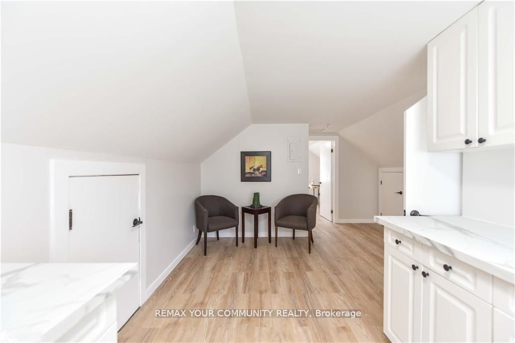 17 Champlain Street Upper Property Photo 9