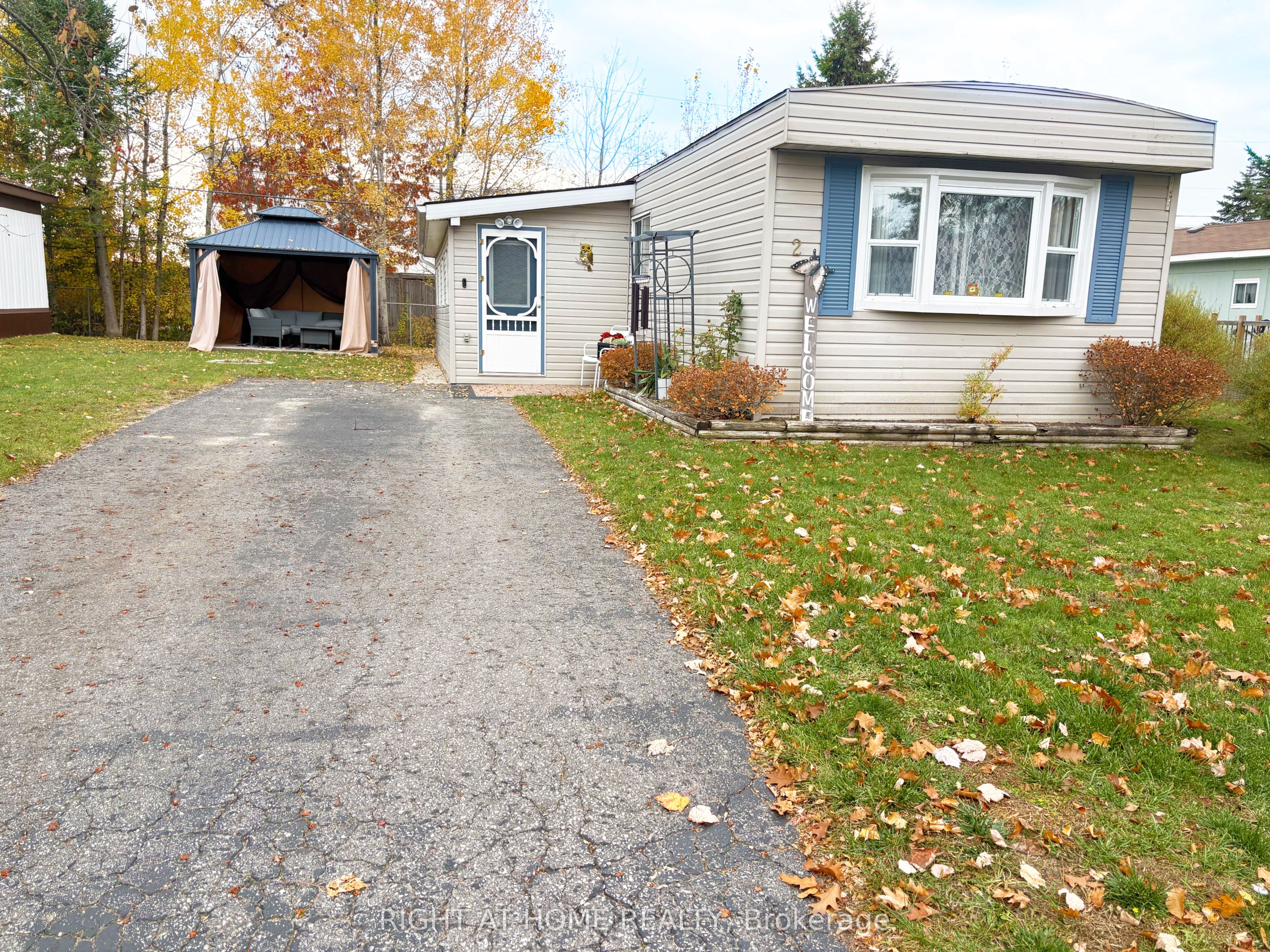 2 Georgian Glen Drive Property Photo 1