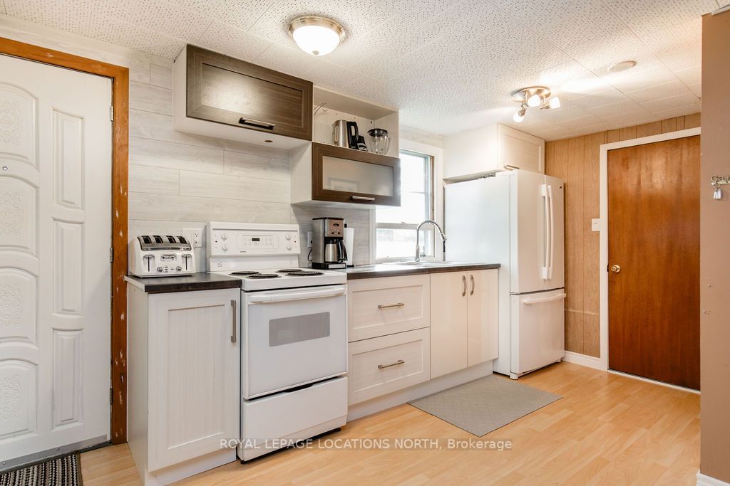 38 Laidlaw St Property Photo 3