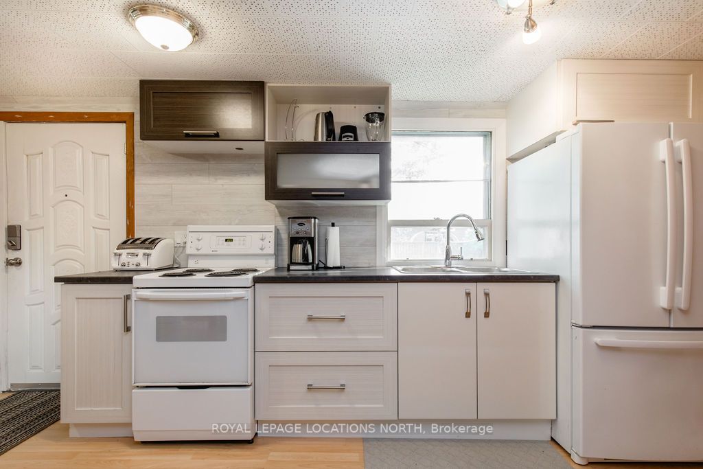 38 Laidlaw St Property Photo 4