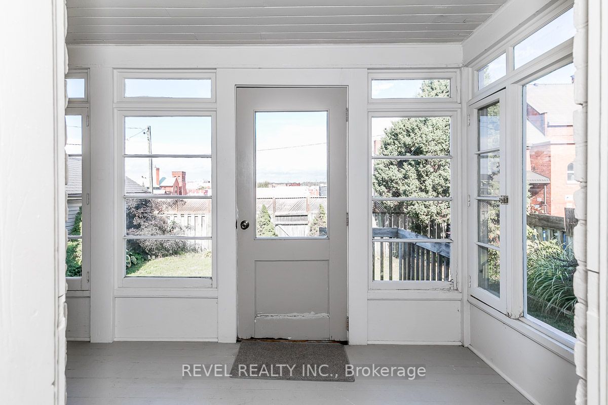 520 Elizabeth St Property Photo 12