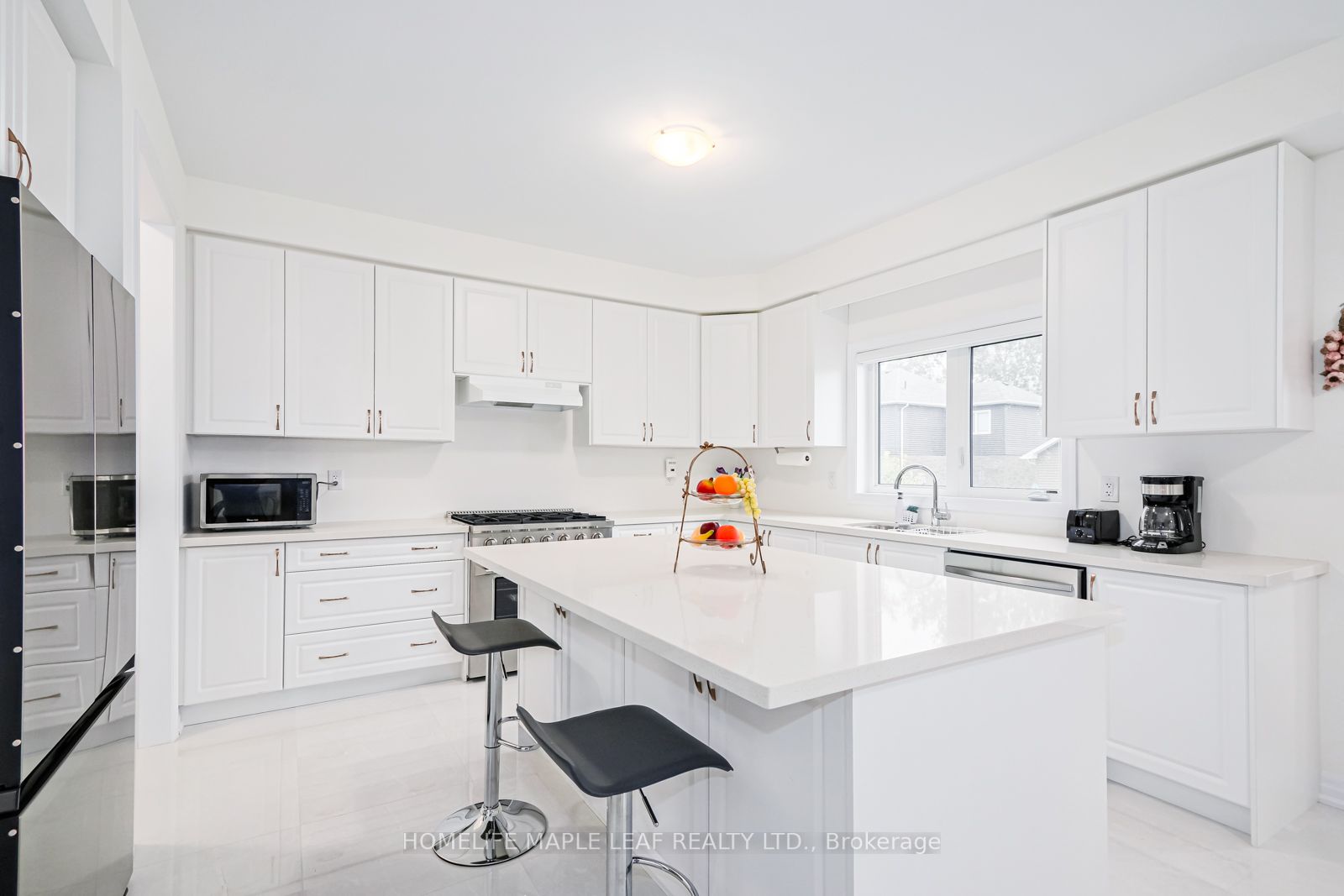 216 Warden St Property Photo 16