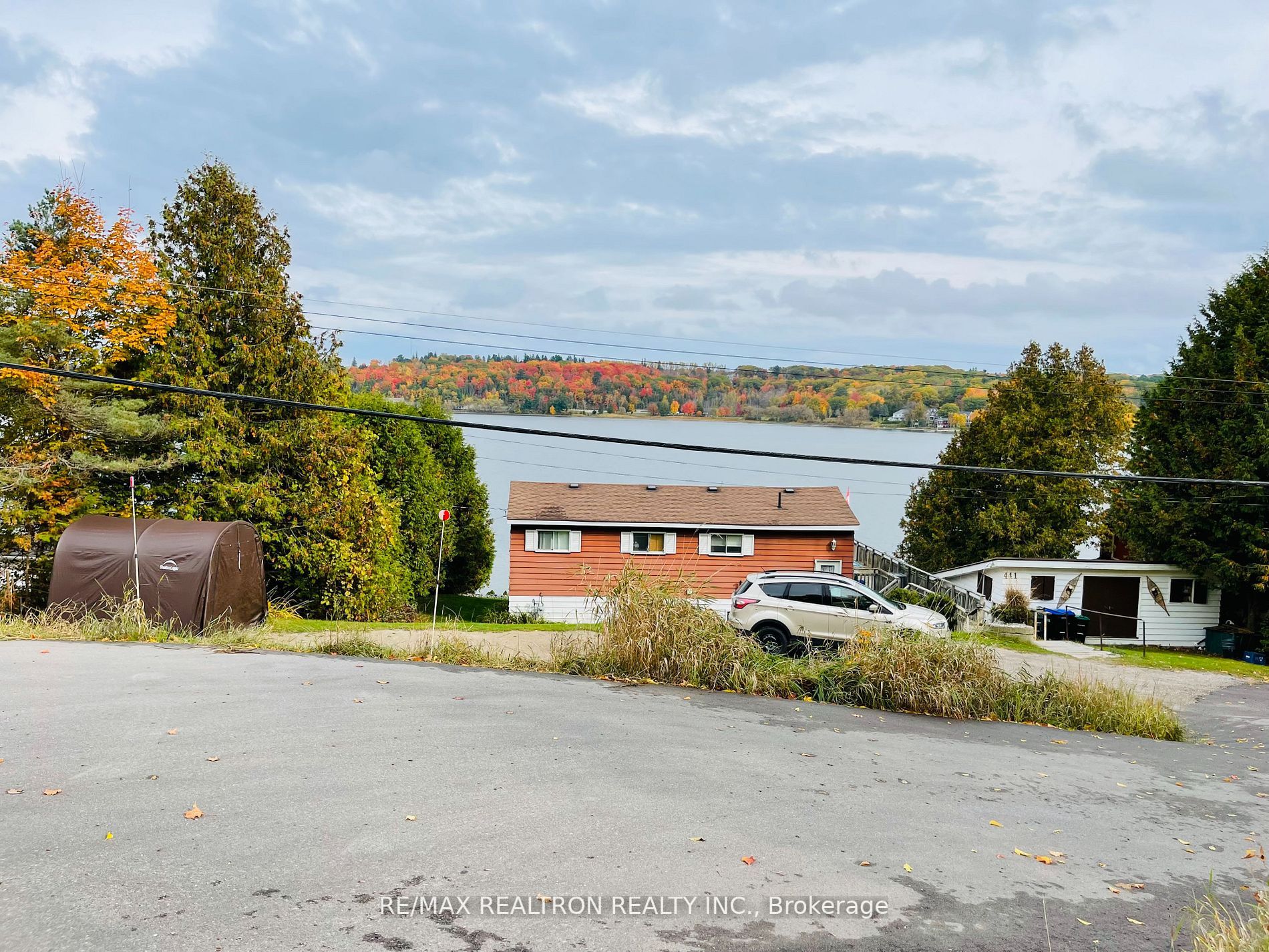 562 Champlain Rd Property Photo 3