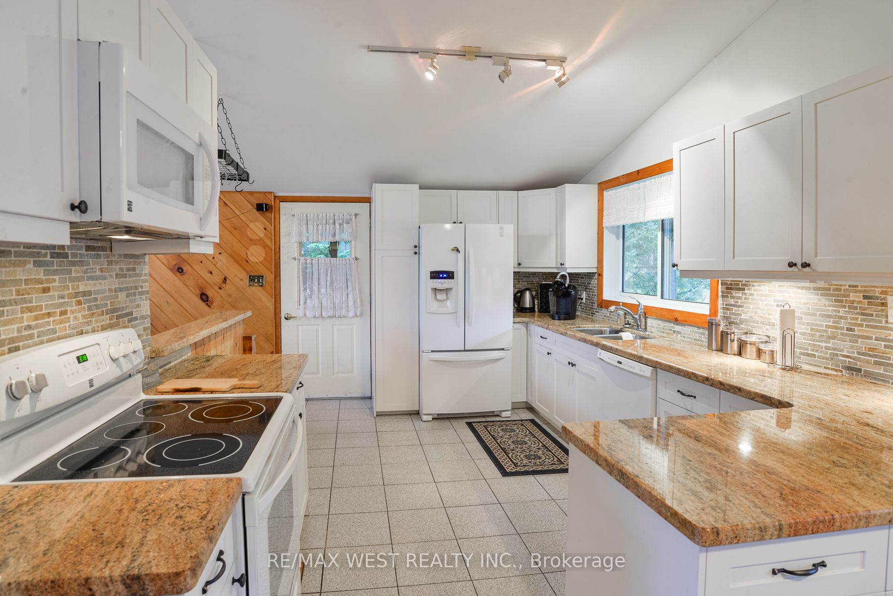 4594 Trent Trl Property Photo 3
