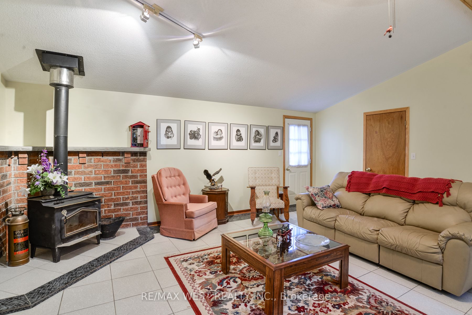 4594 Trent Trl Property Photo 6