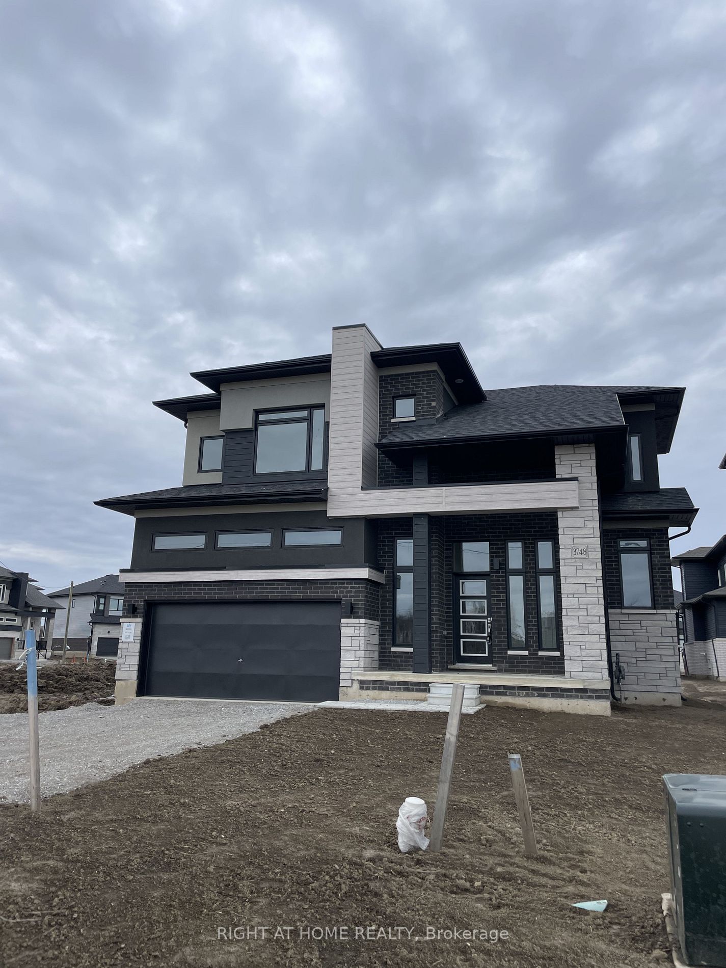 3748 Sunbank Cres S Property Photo 2