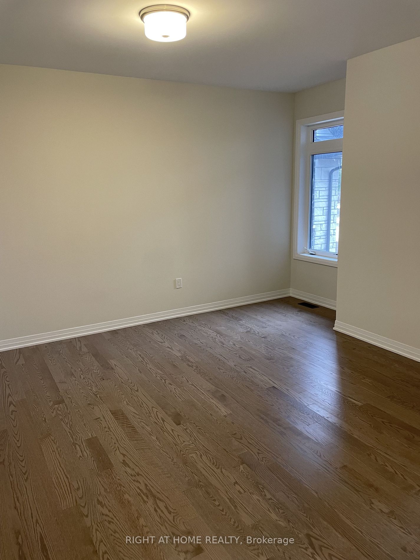 3748 Sunbank Cres S Property Photo 6