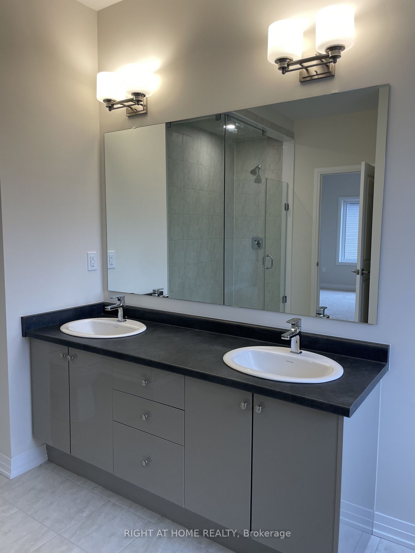 3748 Sunbank Cres S Property Photo 12