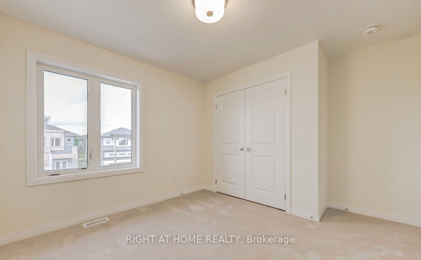 3748 Sunbank Cres S Property Photo 13
