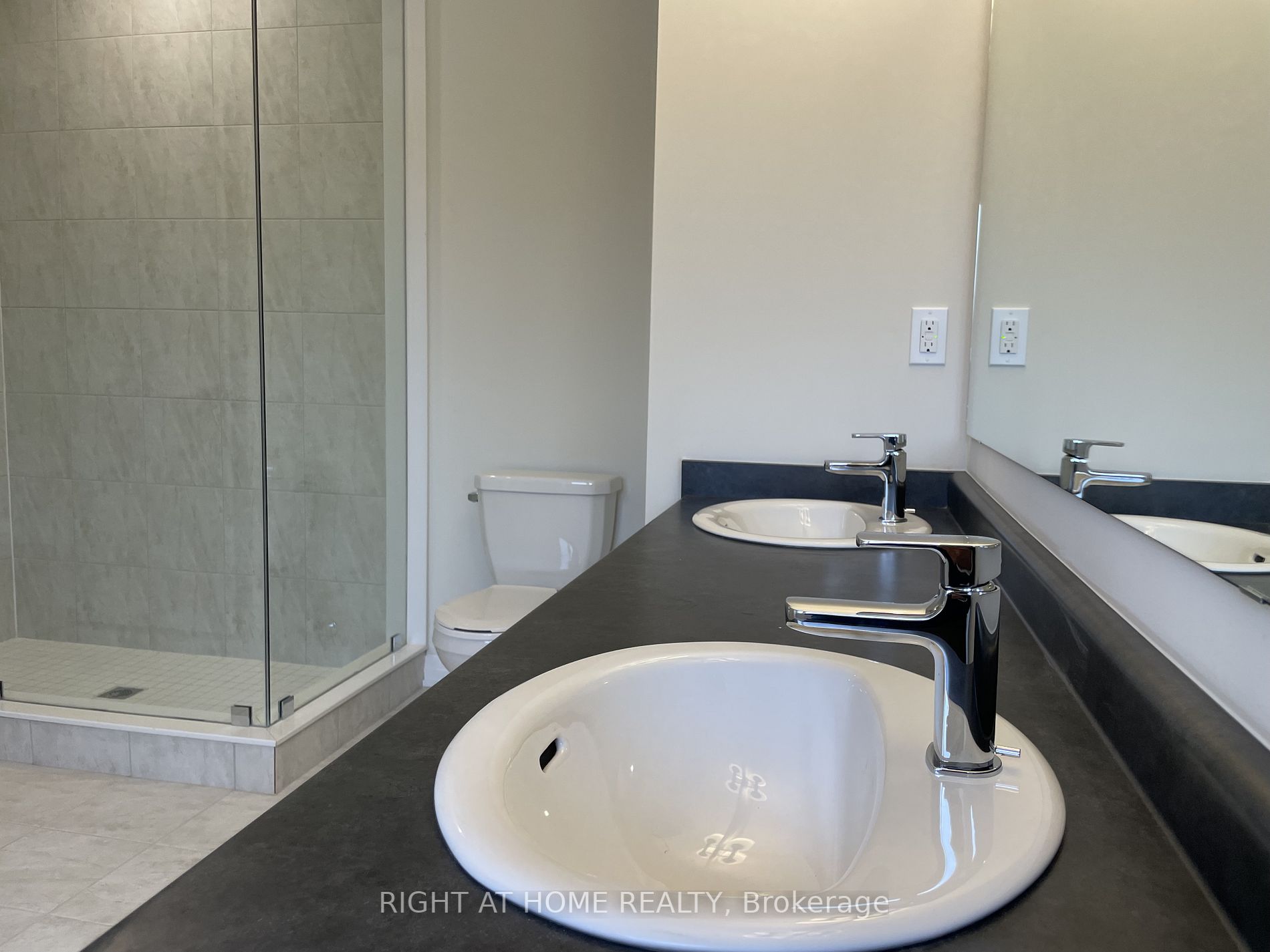 3748 Sunbank Cres S Property Photo 14