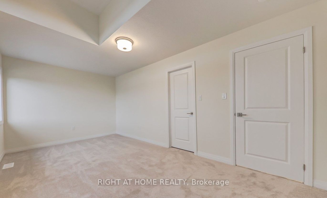 3748 Sunbank Cres S Property Photo 17