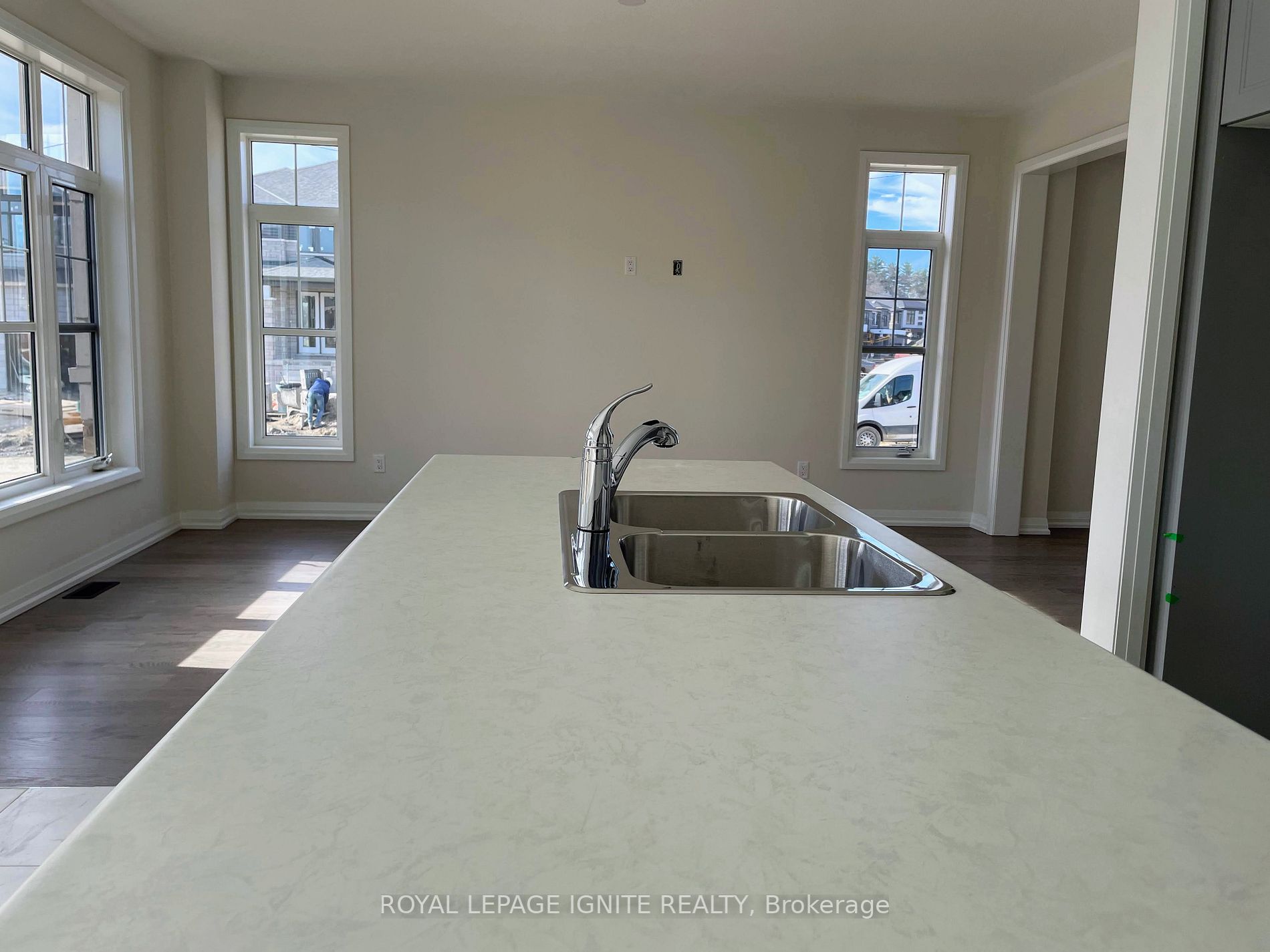 192 Rosanne Circ Property Photo 5
