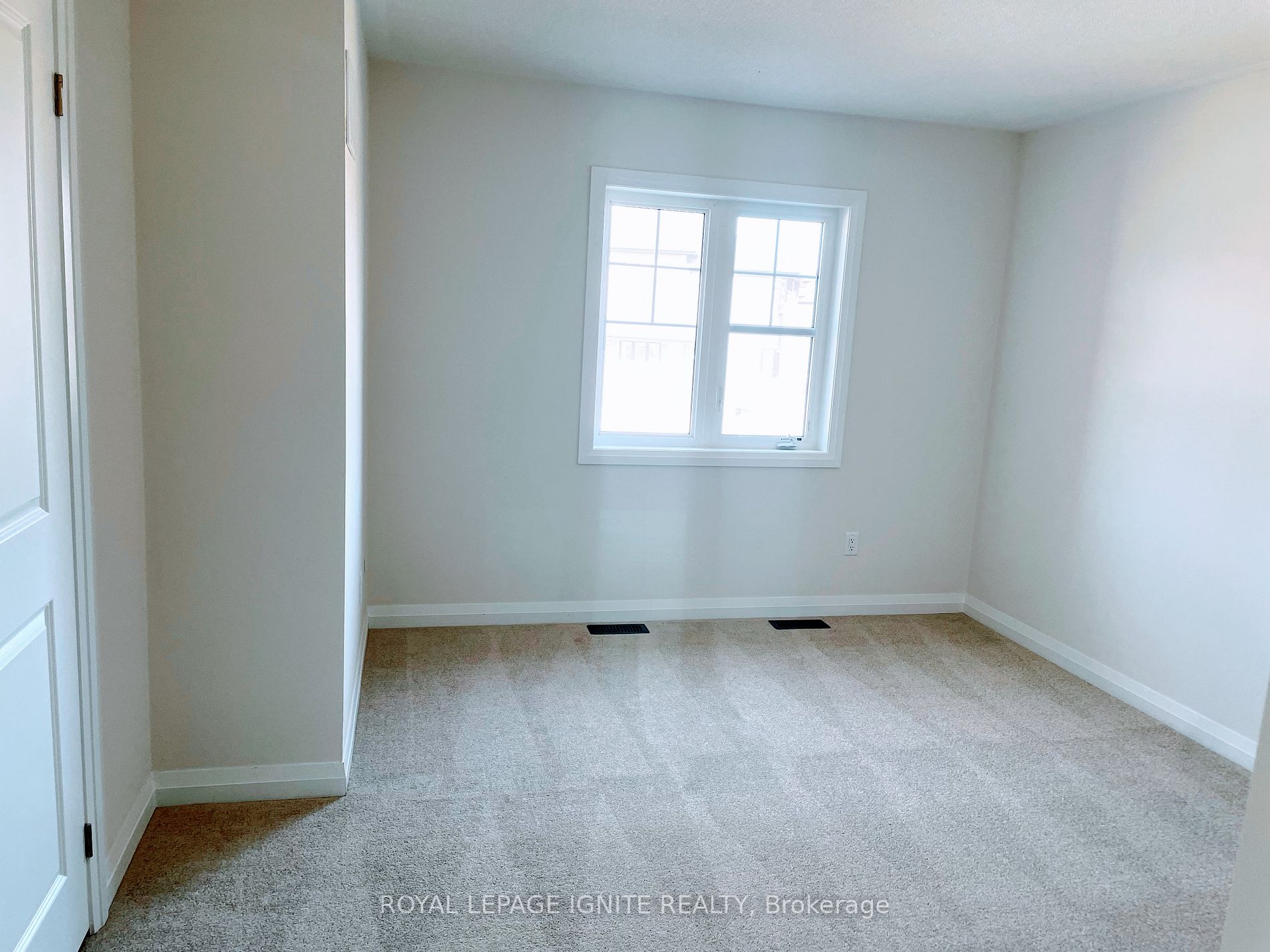 192 Rosanne Circ Property Photo 15