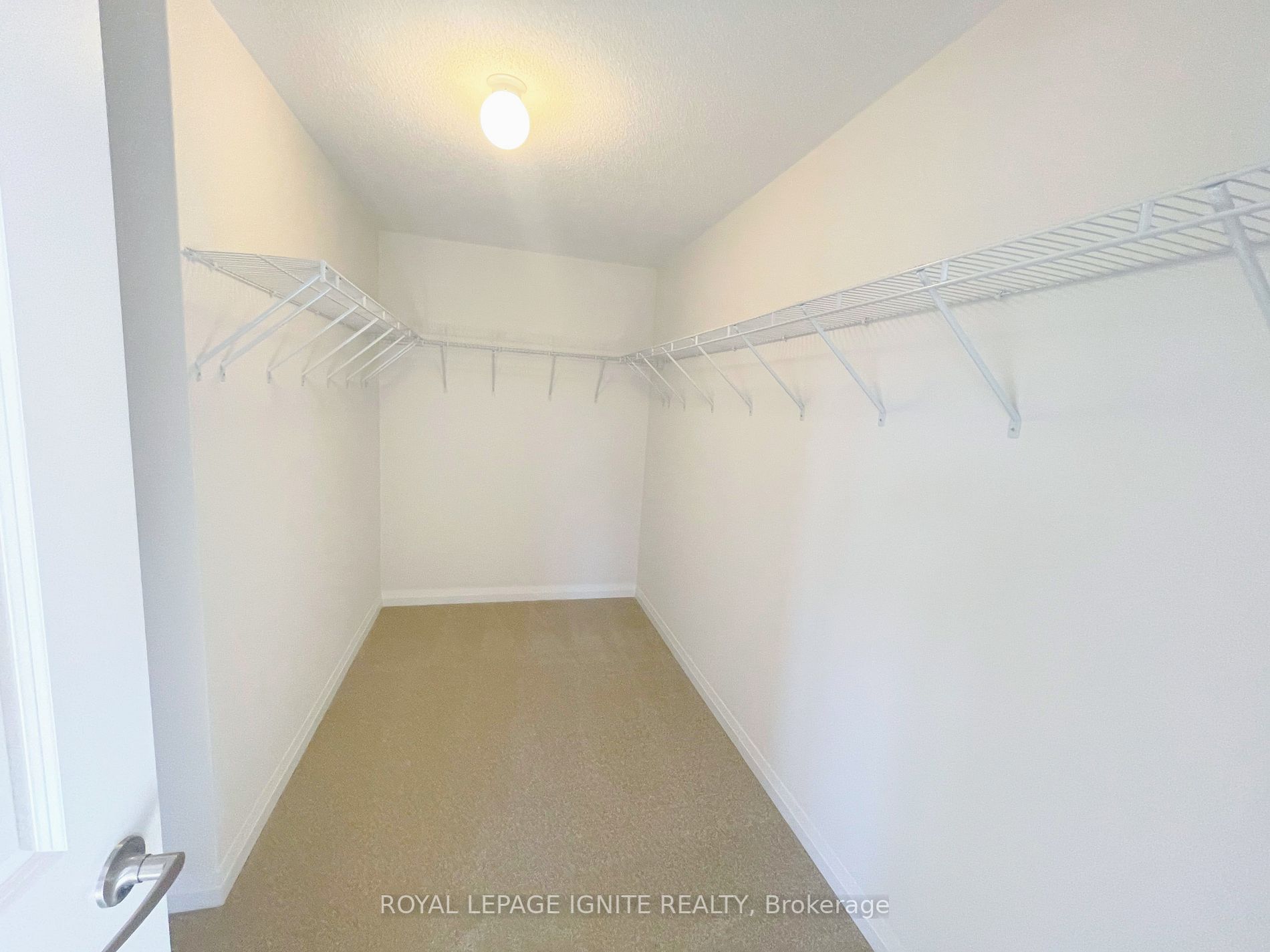 192 Rosanne Circ Property Photo 17
