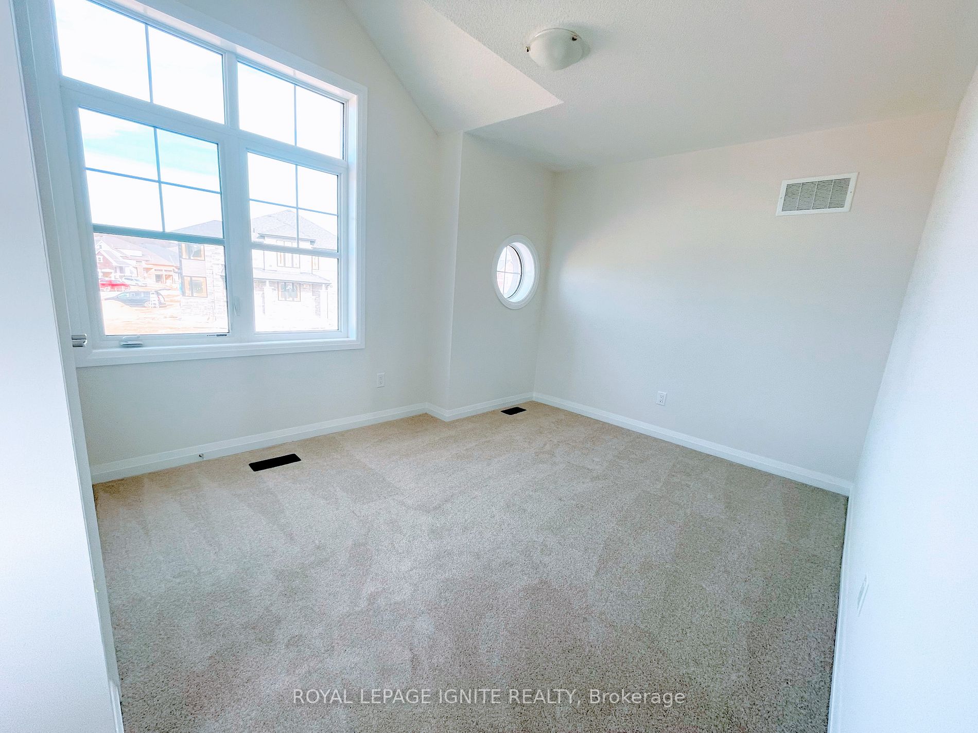 192 Rosanne Circ Property Photo 24