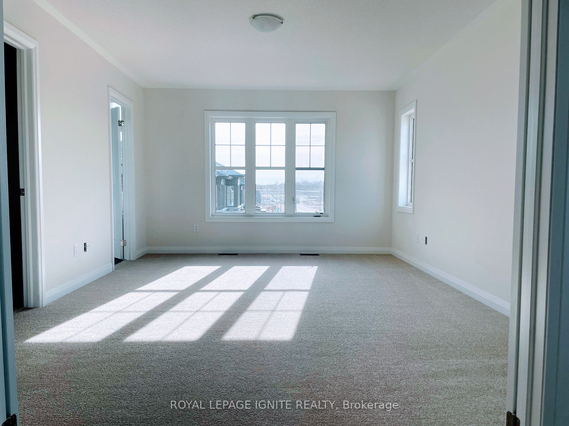 192 Rosanne Circ Property Photo 14