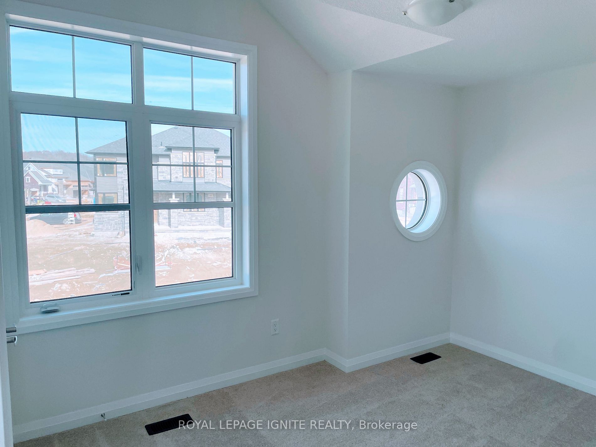 192 Rosanne Circ Property Photo 15
