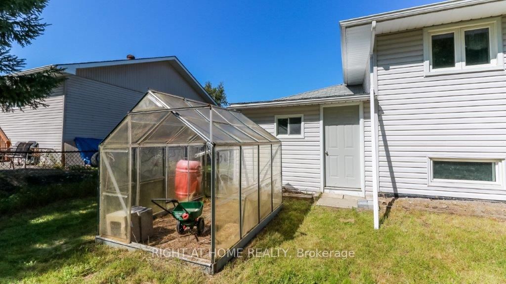 129 Osborne St Property Photo 6