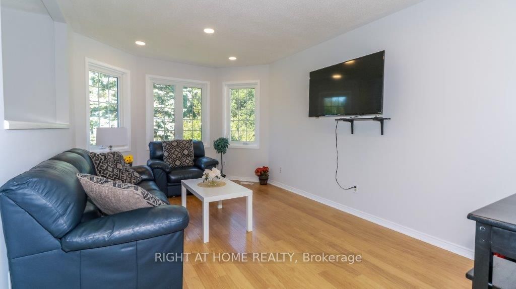 129 Osborne St Property Photo 8
