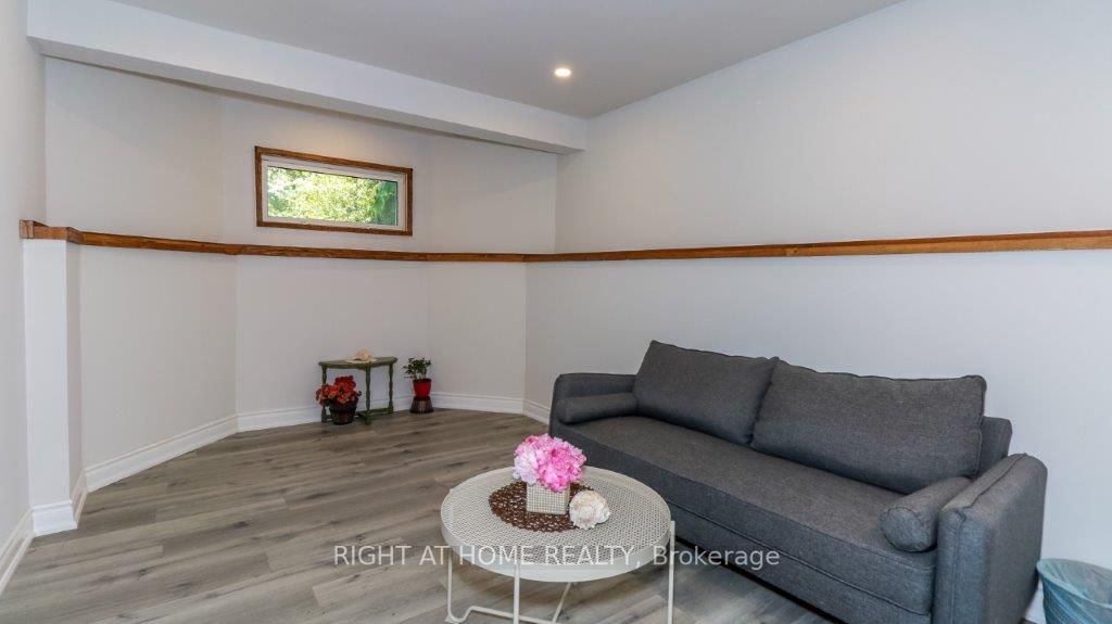 129 Osborne St Property Photo 27