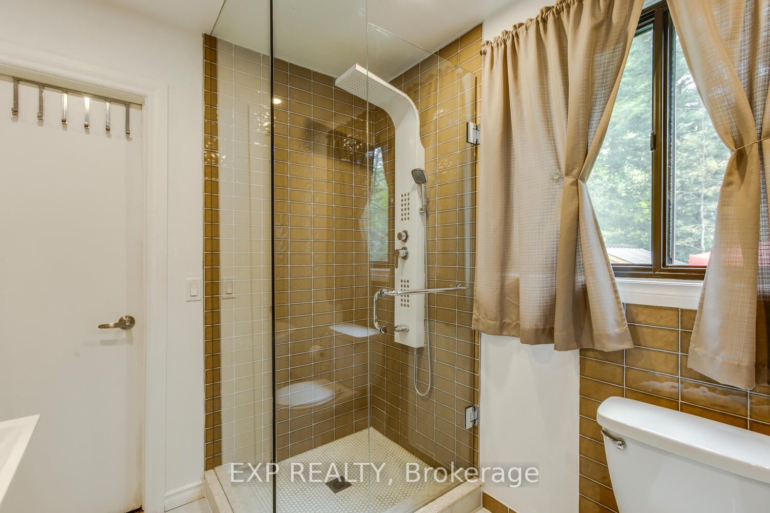 32 Forest Rd Property Photo 22