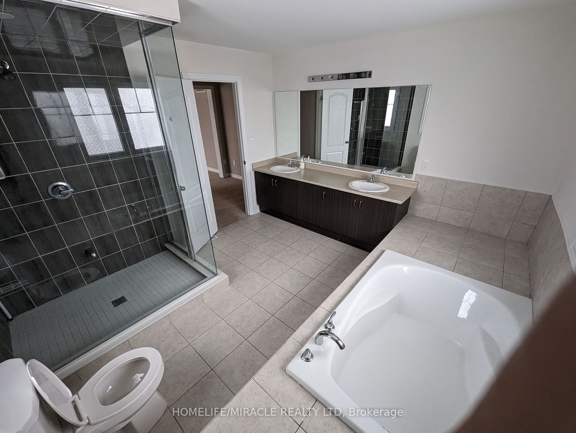 66 Portland St Property Photo 12