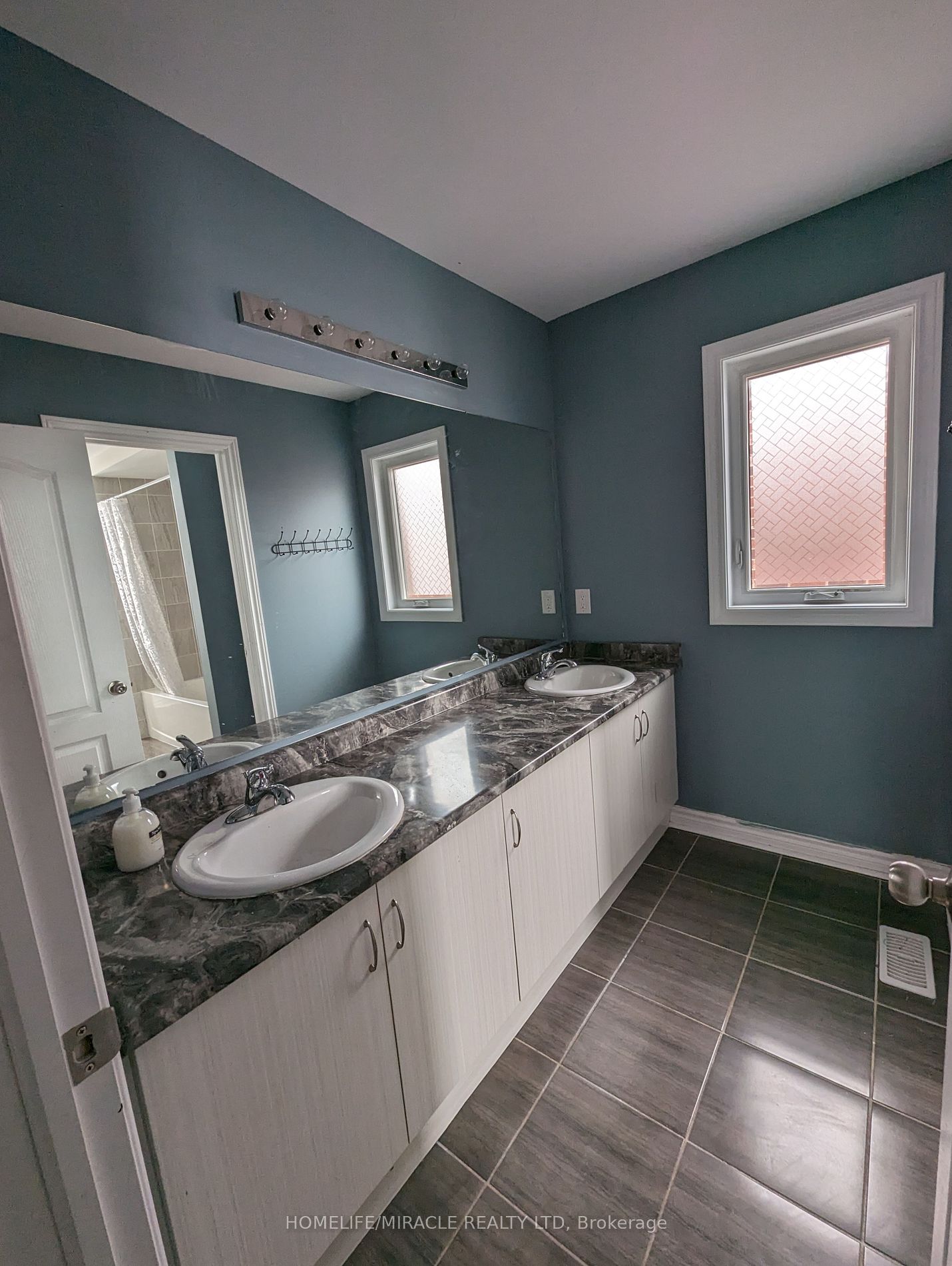 66 Portland St Property Photo 14