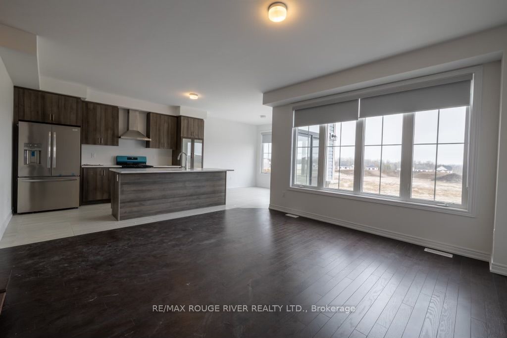 167 Fenchurch Manr Property Photo 4