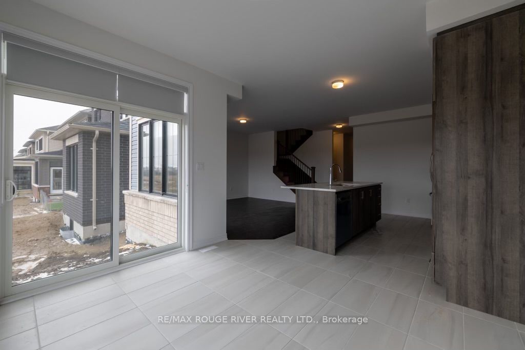 167 Fenchurch Manr Property Photo 5