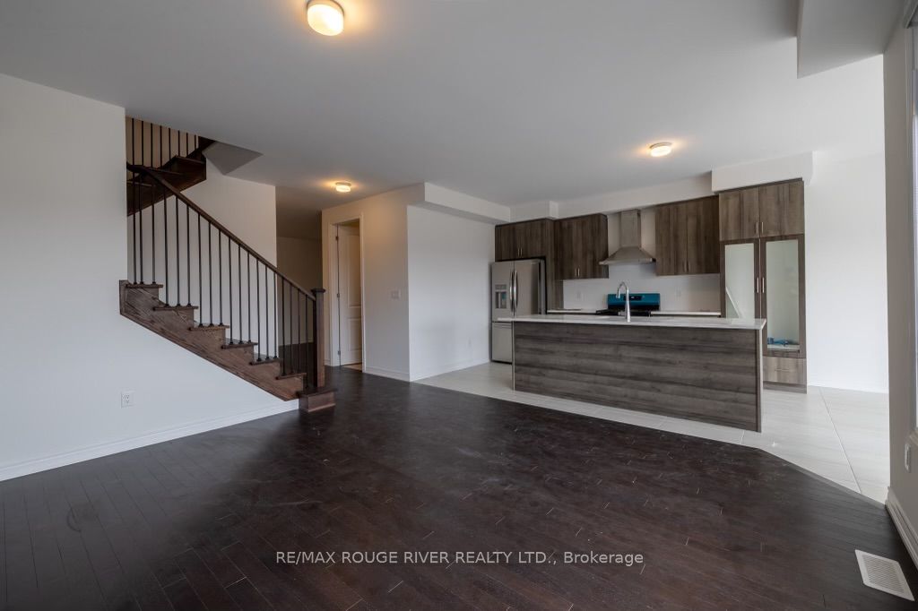 167 Fenchurch Manr Property Photo 6