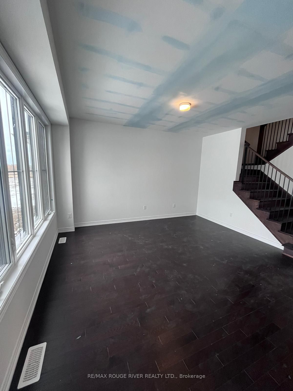 167 Fenchurch Manr Property Photo 7