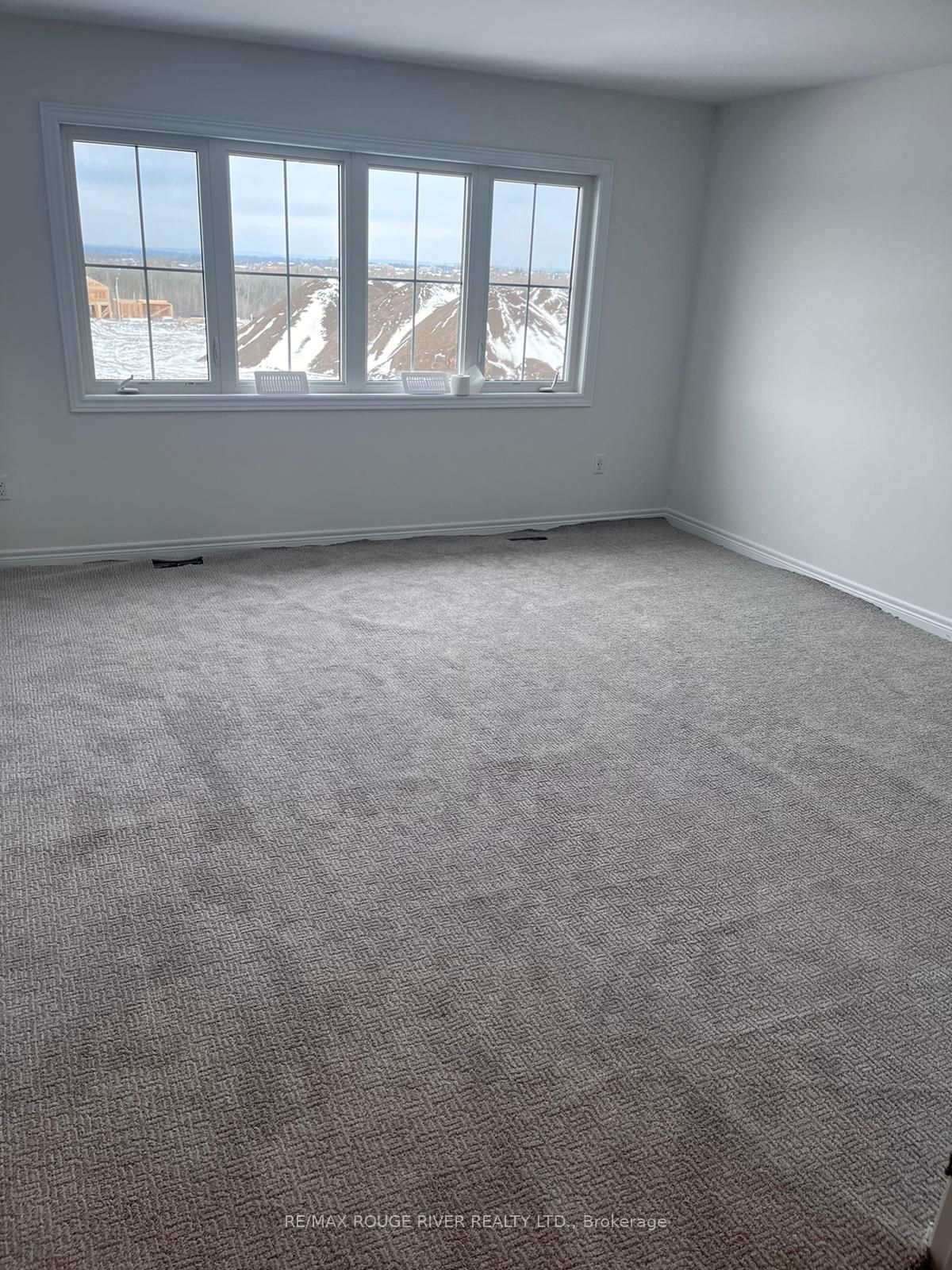 167 Fenchurch Manr Property Photo 8