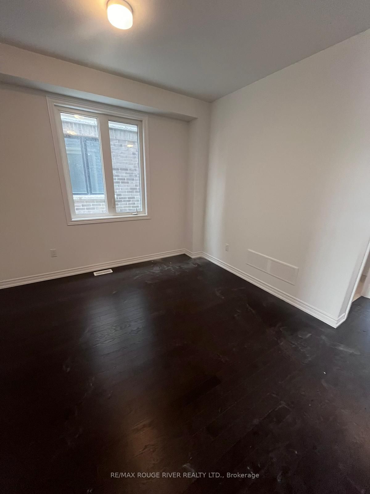 167 Fenchurch Manr Property Photo 9