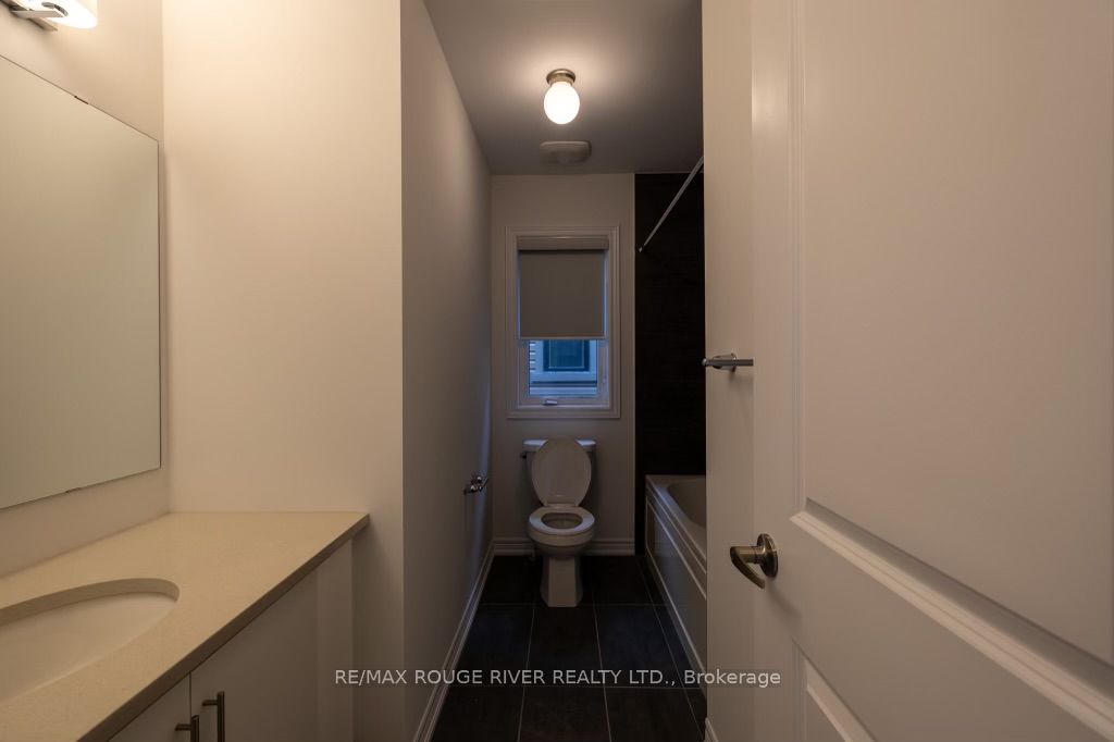 167 Fenchurch Manr Property Photo 13