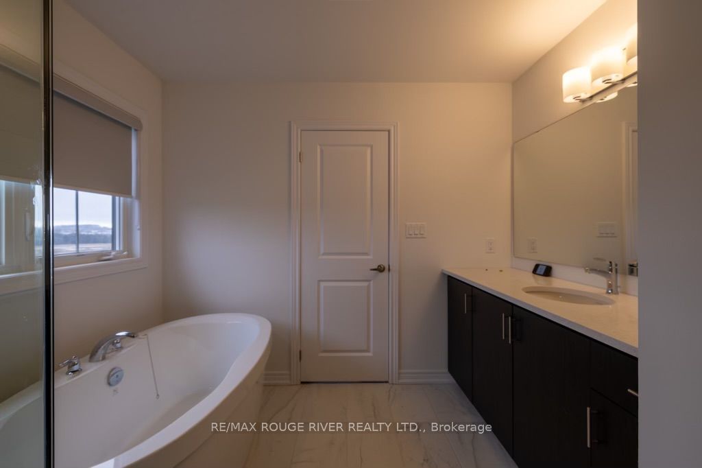 167 Fenchurch Manr Property Photo 15