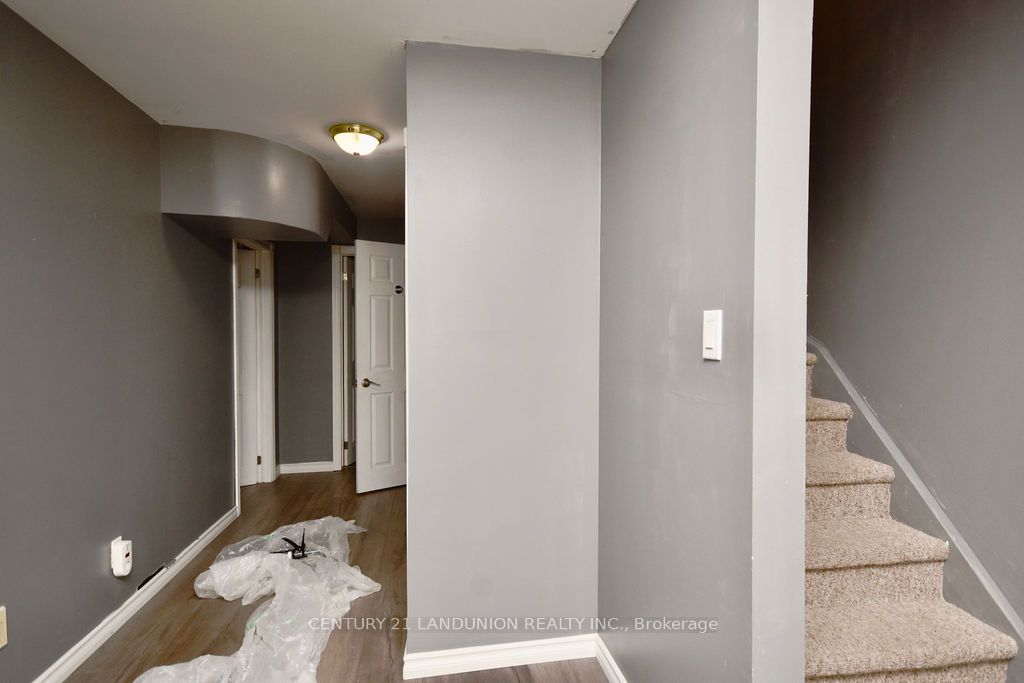 6 Milne Crt Property Photo 32