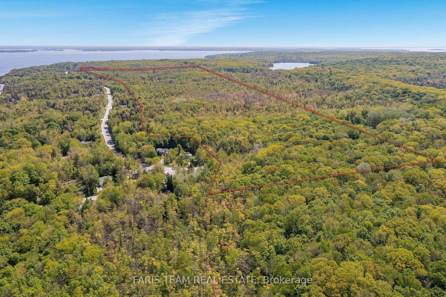 2442 Champlain Rd Property Photo 4