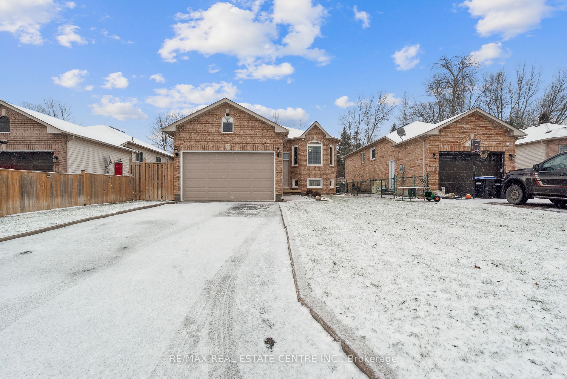 109 Dyer Dr Property Photo 1