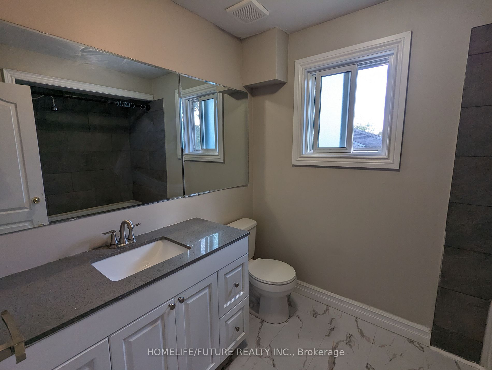 75 Bronte Cres Property Photo 7
