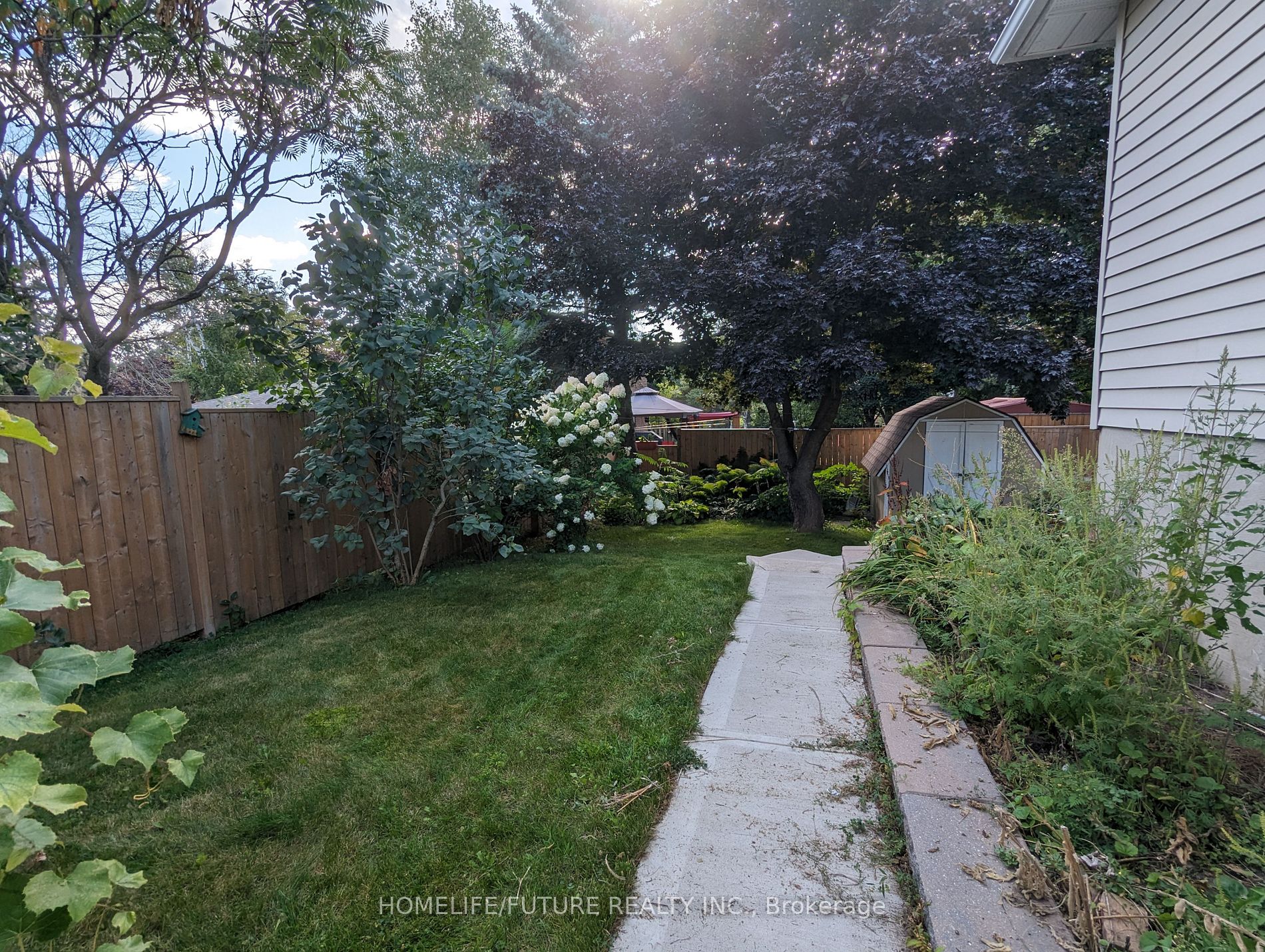 75 Bronte Cres Property Photo 9